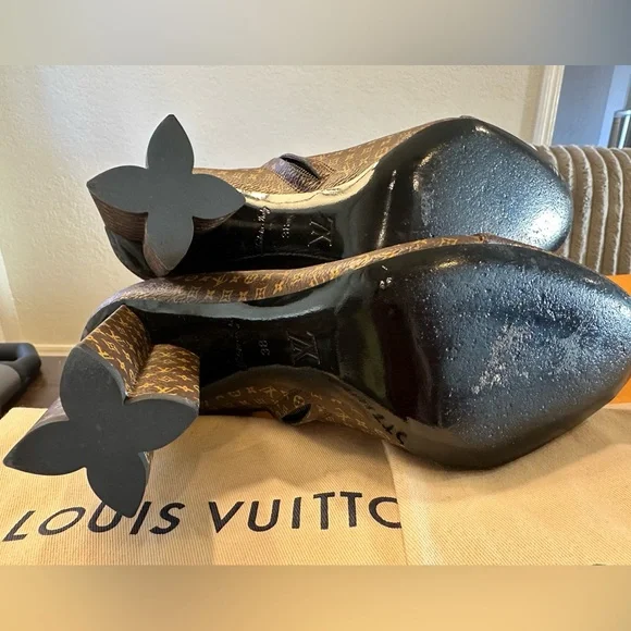 LOUIS VUITTON WOMEN'S Silhouette Ankle Boots Micro Monogram EUC FULL INCLUSION - Picture 4 of 12